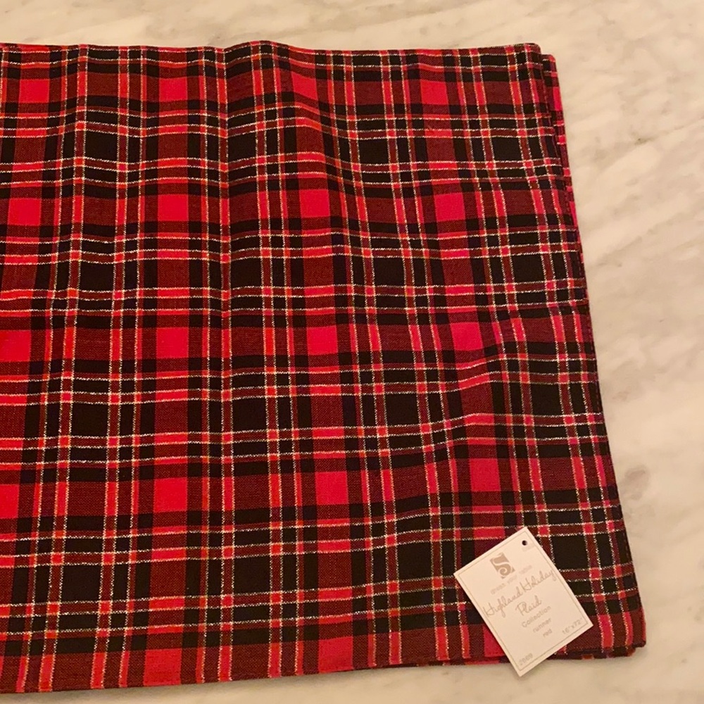 NWT, Saro Lifestyle Holiday Highland Plaid Runner
